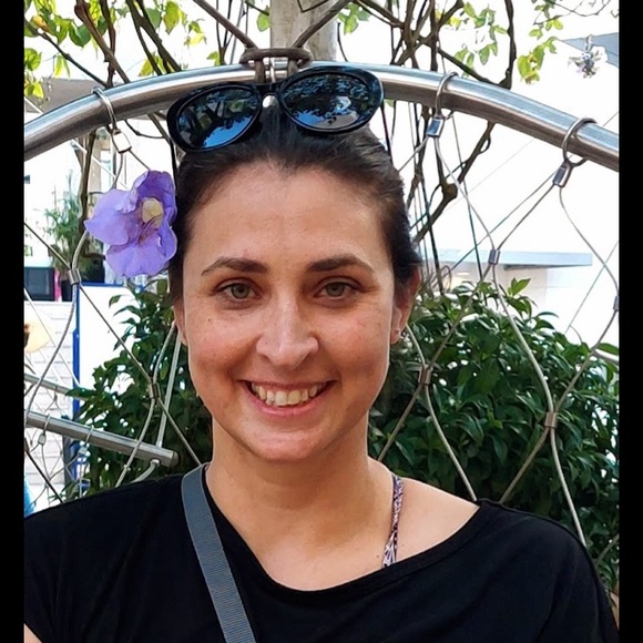 Meet your Posher, Andrea - Picture 2 of 2